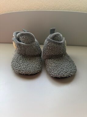 Cozy Grey Sherpa Baby Booties - Soft Non-Slip Infant Shoes
